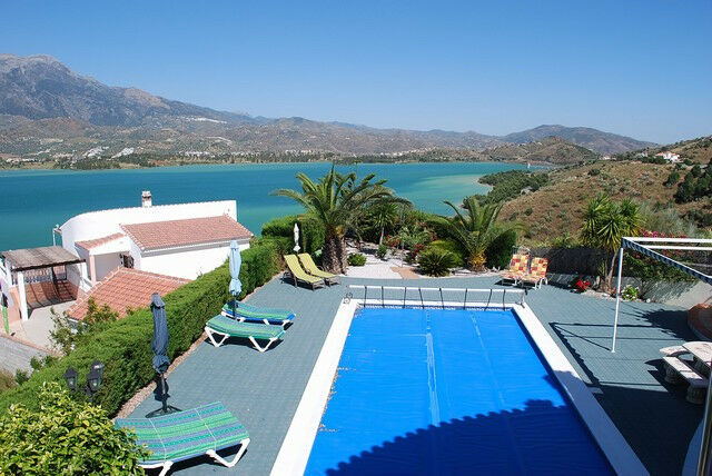 Detached Villa Viñuela Málaga - image 2