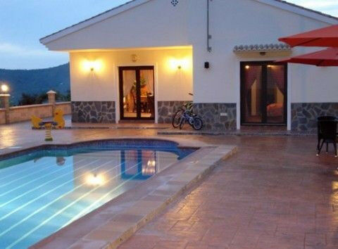 Detached Villa Sayalonga Málaga - image 2