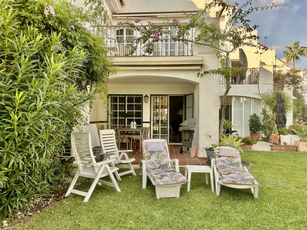 Townhouse New Golden Mile Málaga - image 2