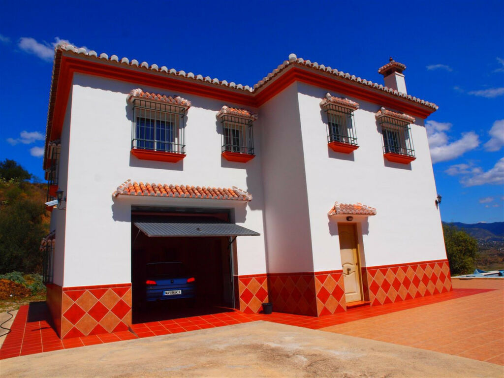 Detached Villa Los Romanes Málaga - image 2