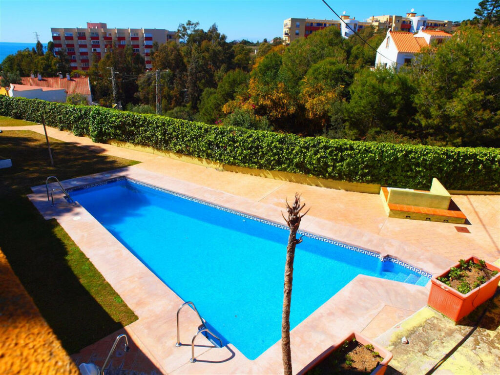 Townhouse Benajarafe Málaga - image 2