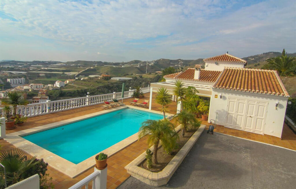 Detached Villa Algarrobo Málaga - image 2