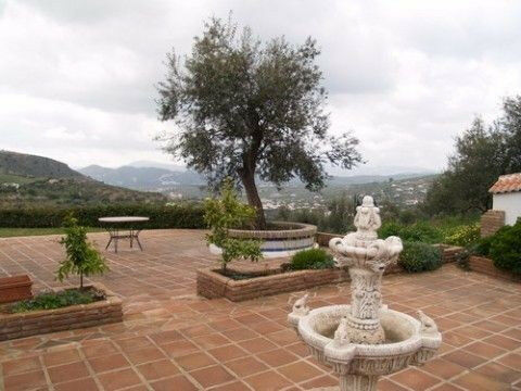 Detached Villa Alcaucín Málaga - image 2