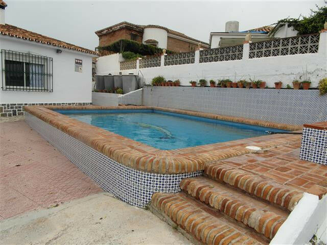 Detached Villa Benajarafe Málaga - image 2