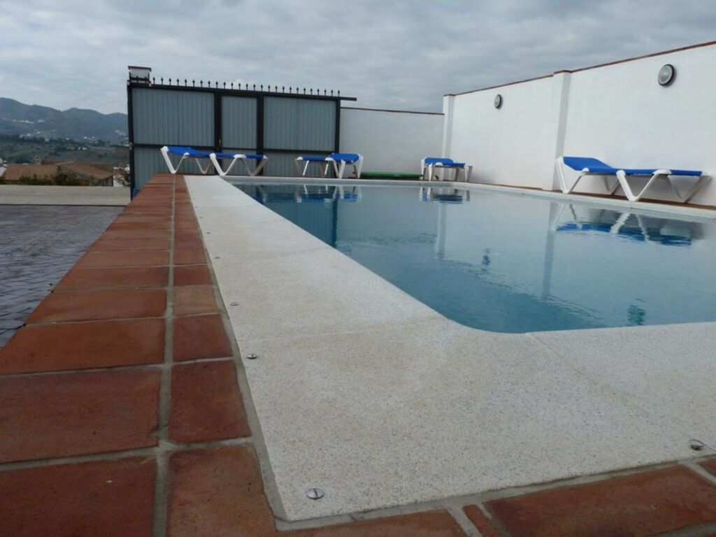 Detached Villa Puente don Manuel Málaga - image 2