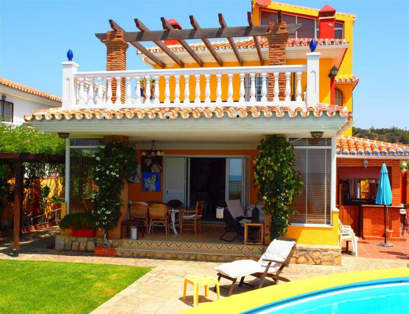 Detached Villa Benajarafe Málaga - image 2
