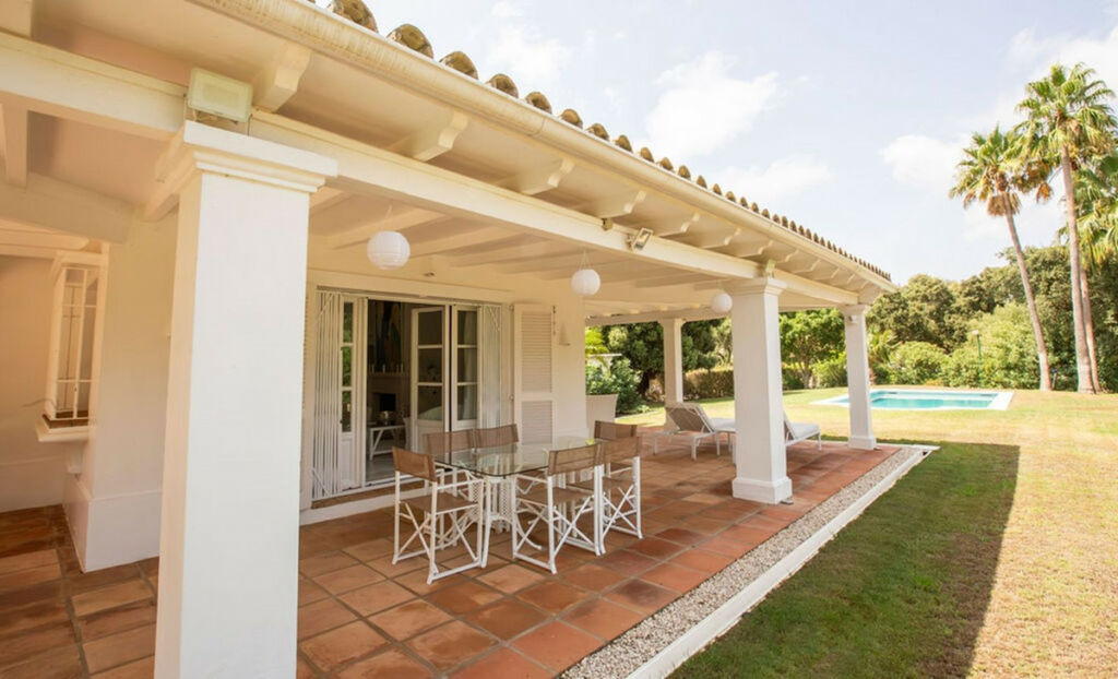 Detached Villa San Roque Club Cádiz - image 2