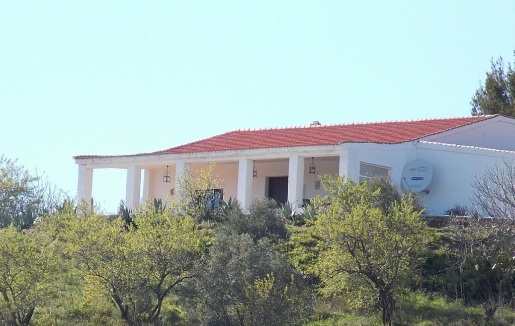 Detached Villa Colmenar Málaga - image 2
