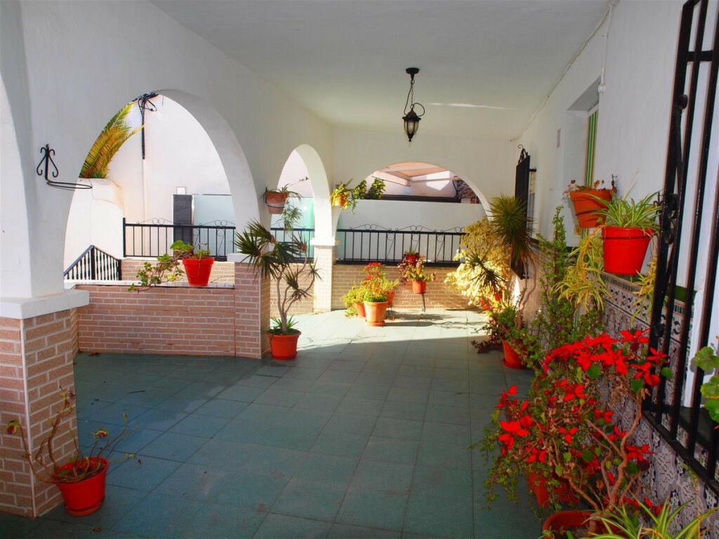 Townhouse Cajiz Málaga - image 2