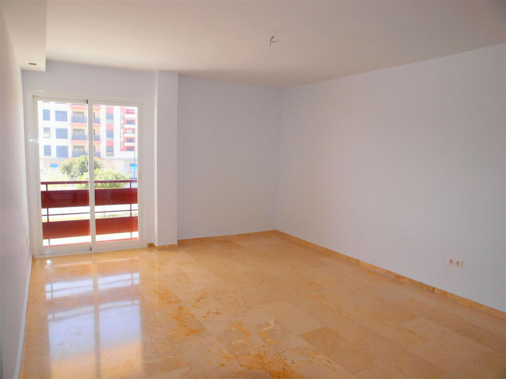 Middle Floor Apartment Torre del Mar Málaga - image 2