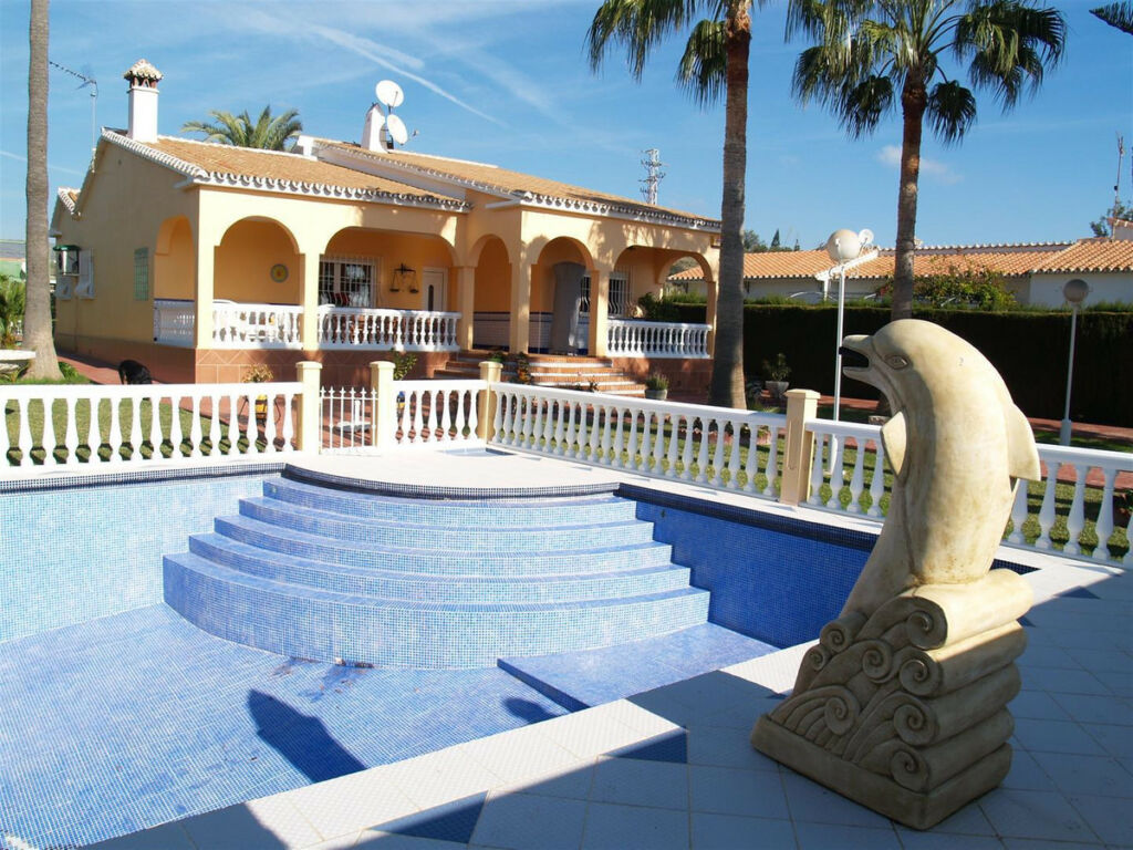 Detached Villa Benajarafe Málaga - image 2