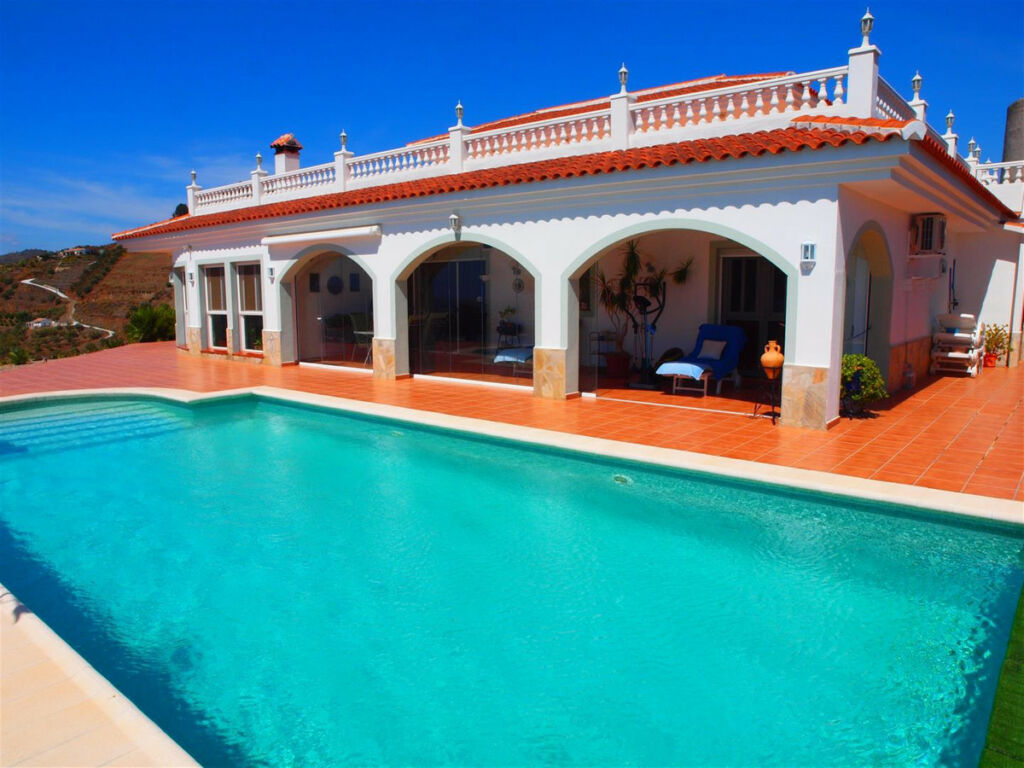 Detached Villa Algarrobo Málaga - image 2