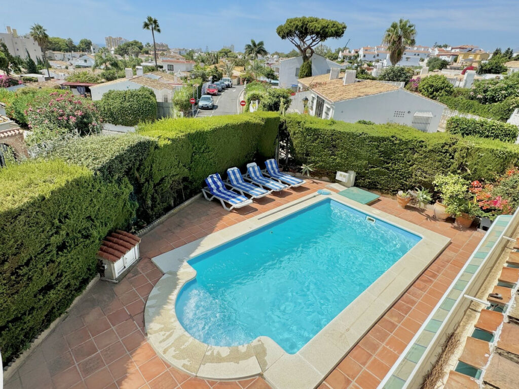 Detached Villa Calahonda Málaga - image 2