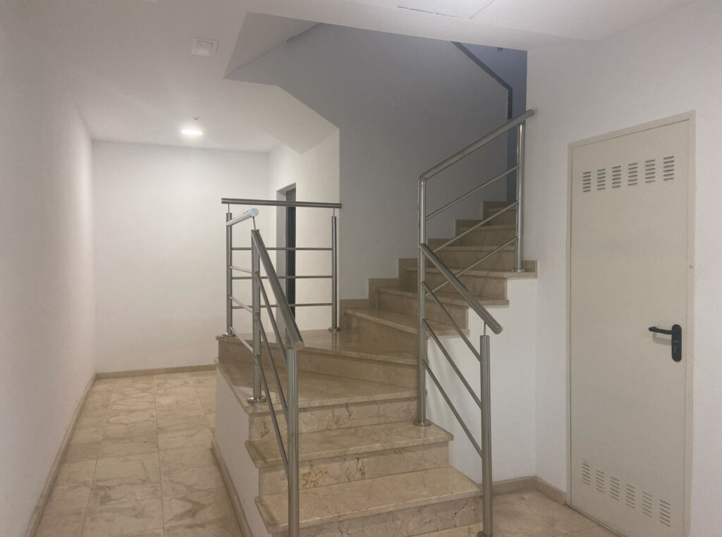 Middle Floor Apartment Puerto Banús Málaga - image 2