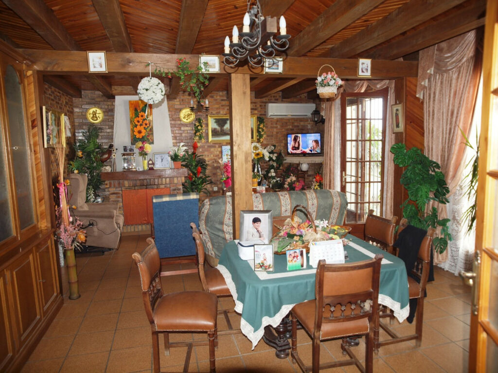 Townhouse Benamocarra Málaga - image 2