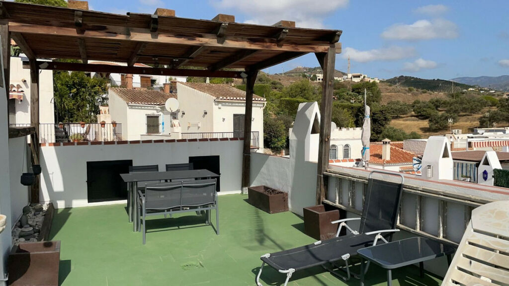 Townhouse Nerja Málaga - image 2