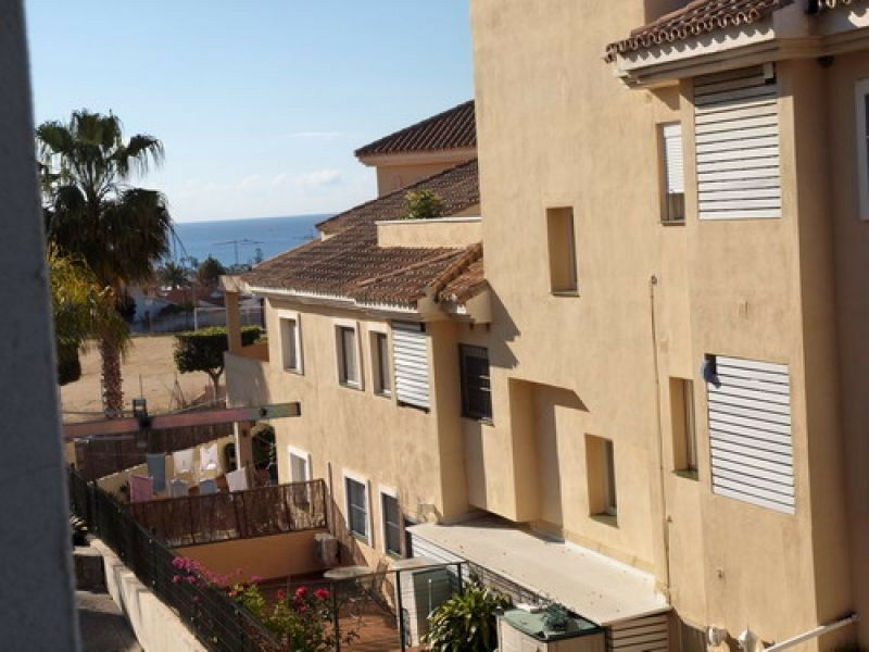 Middle Floor Apartment Caleta de Vélez Málaga - image 2