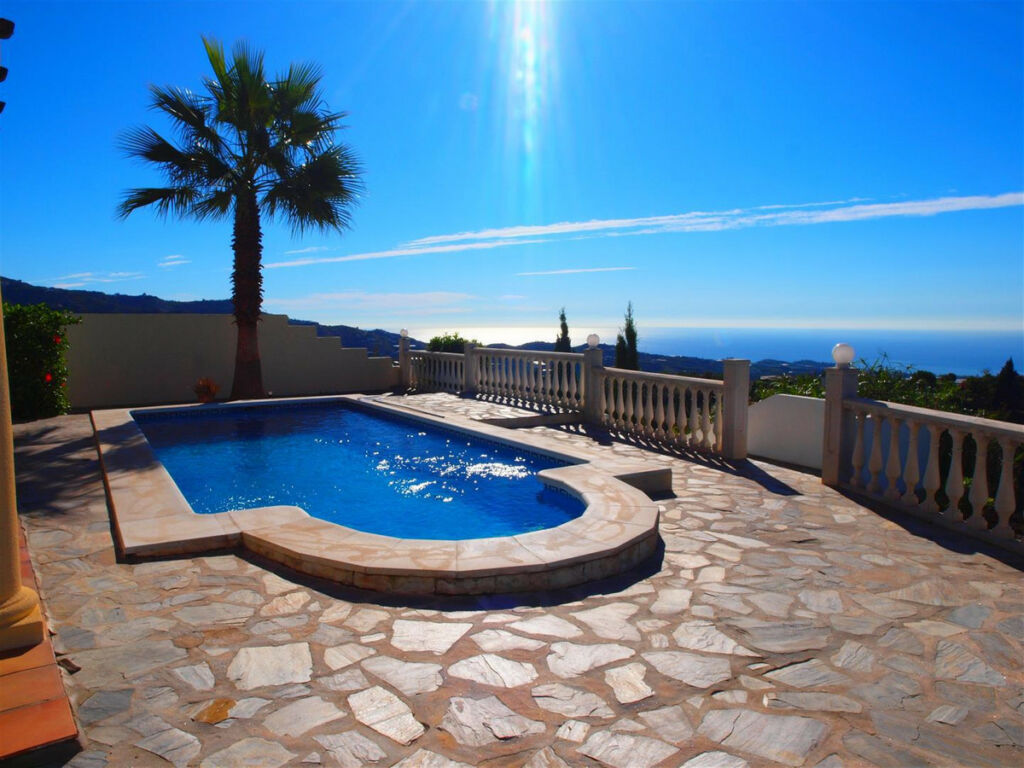 Detached Villa Algarrobo Málaga - image 2