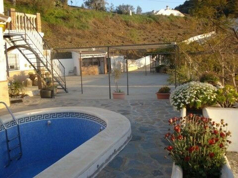 Detached Villa Sayalonga Málaga - image 2
