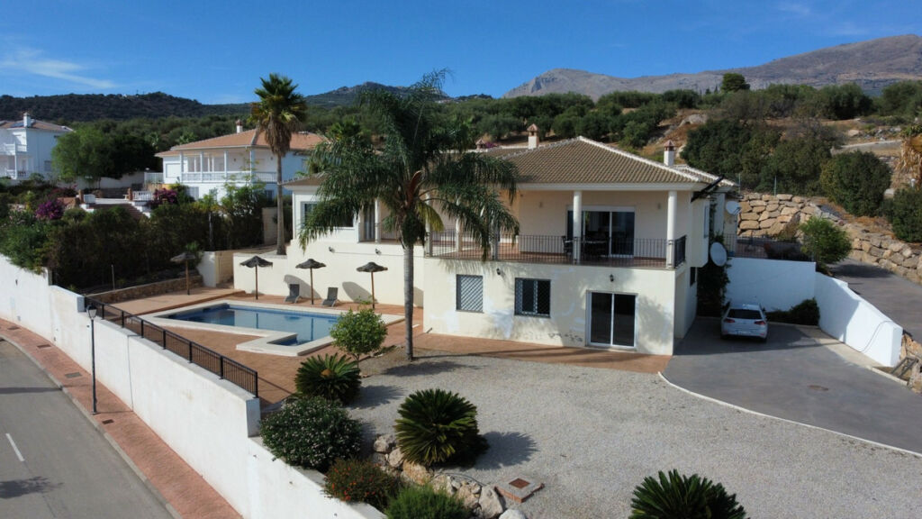 Detached Villa Periana Málaga