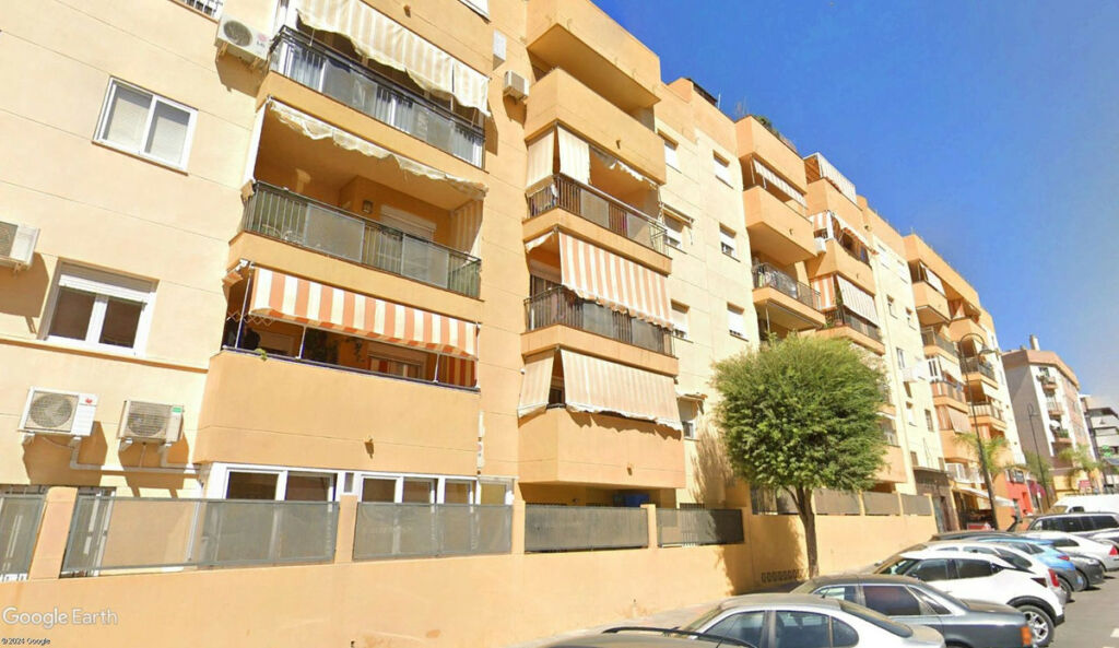 Middle Floor Apartment Las Lagunas Málaga - image 3