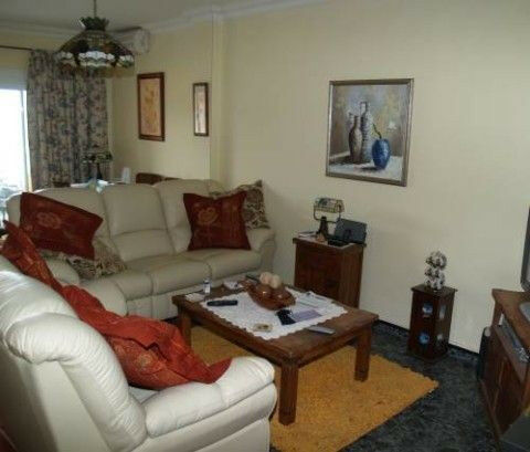 Townhouse Benamocarra Málaga - image 2