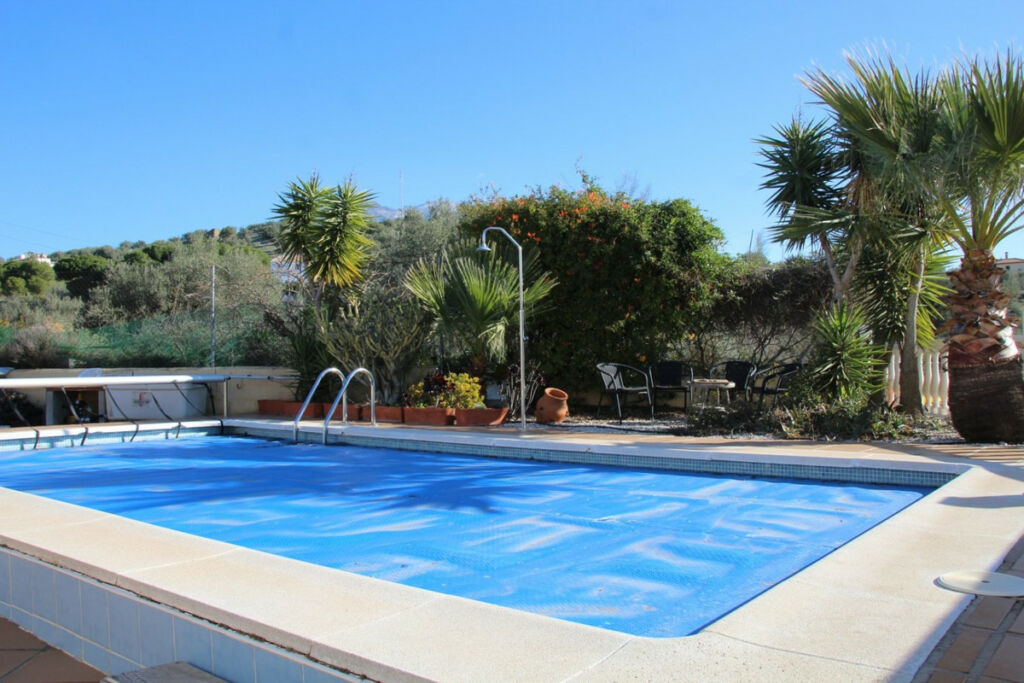 Detached Villa La Viñuela Málaga - image 2