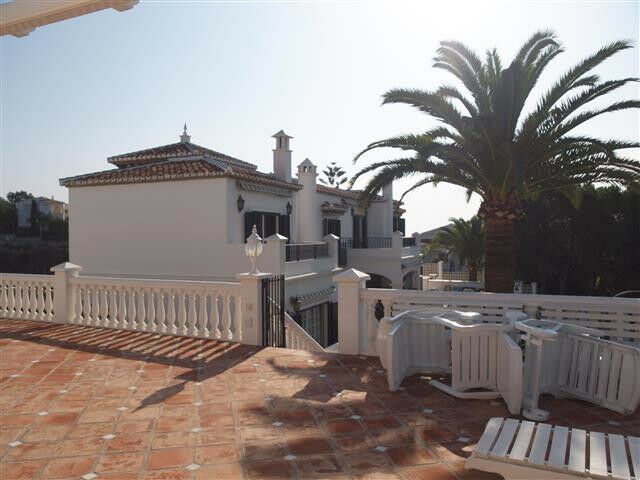 Detached Villa Caleta de Vélez Málaga - image 2