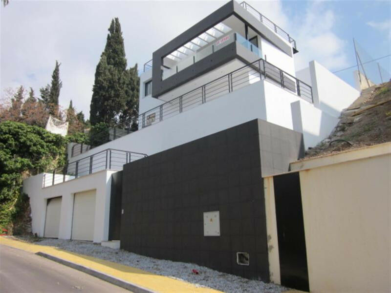 Detached Villa Rincón de la Victoria Málaga - image 2
