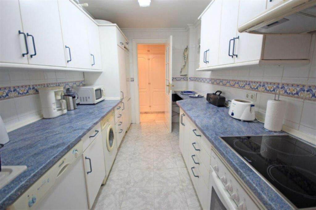 Middle Floor Apartment Elviria Málaga - image 20