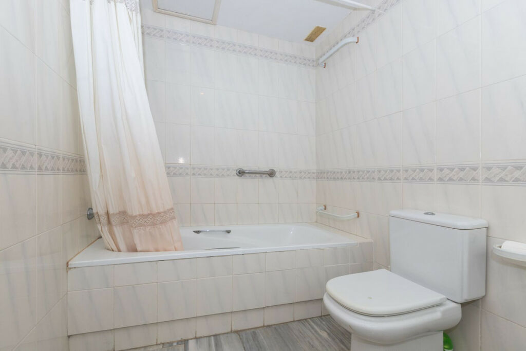 Middle Floor Apartment Elviria Málaga - image 20