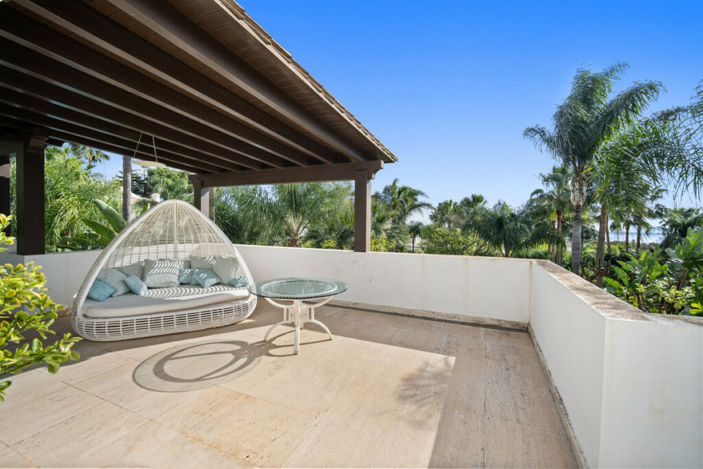 Detached Villa The Golden Mile Málaga - image 25