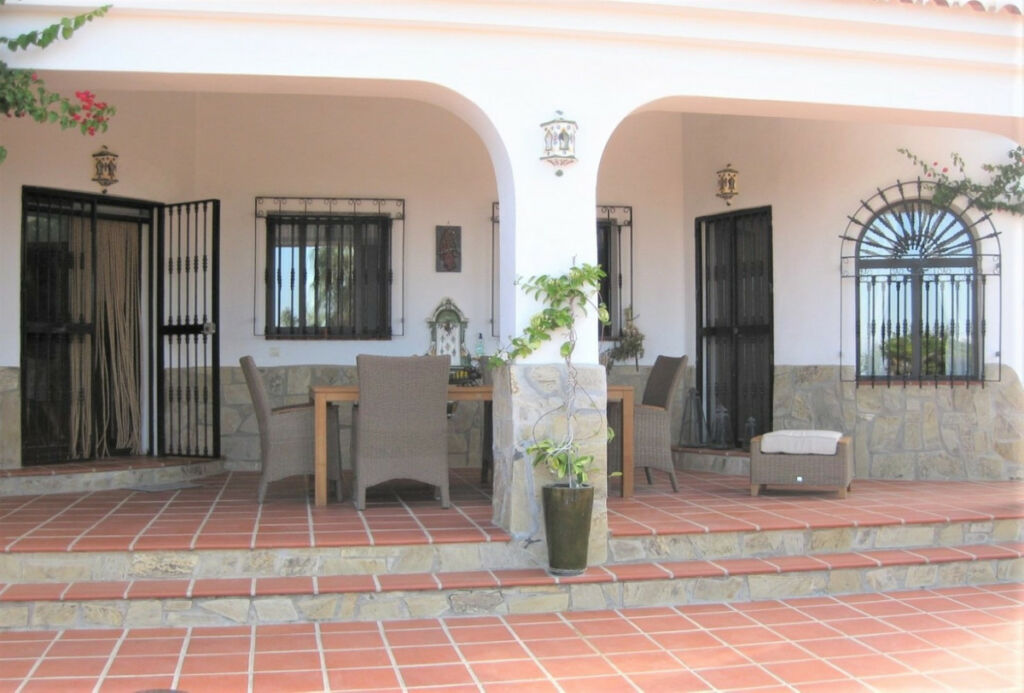 Detached Villa Canillas de Aceituno Málaga - image 21