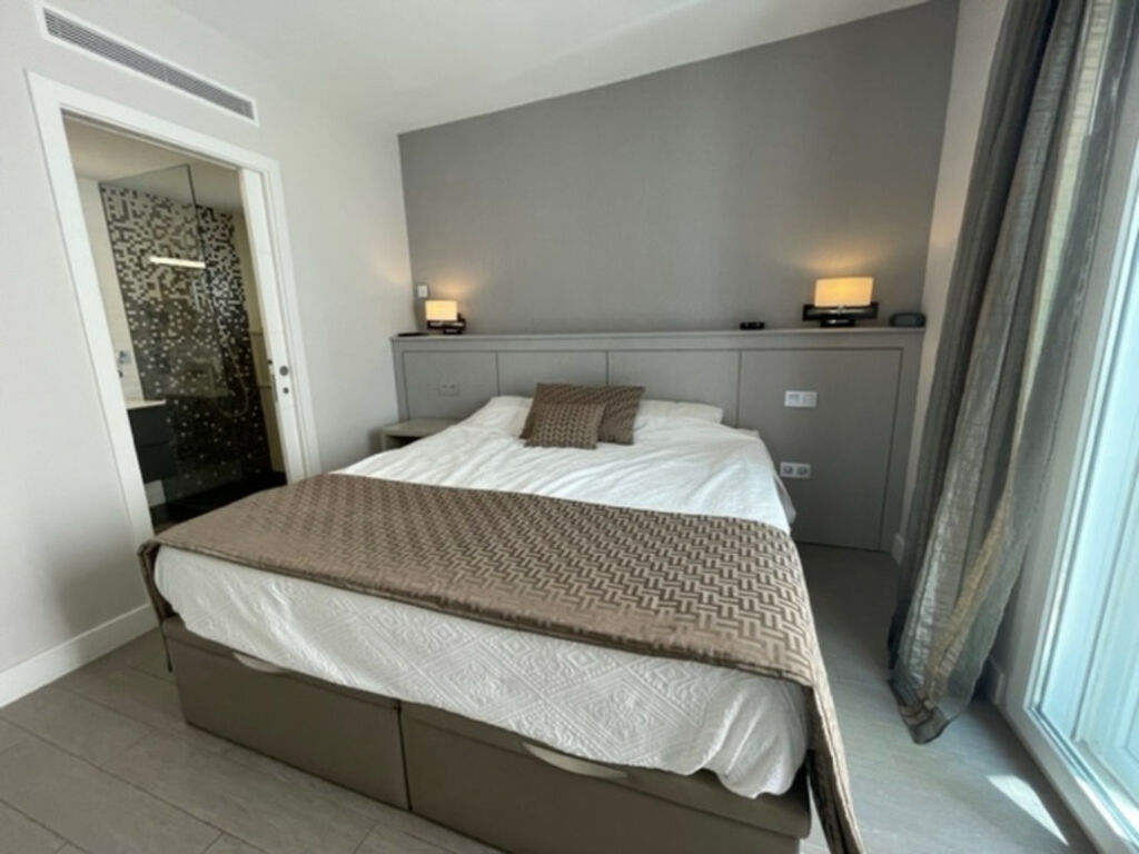 Middle Floor Apartment Puerto Banús Málaga - image 21