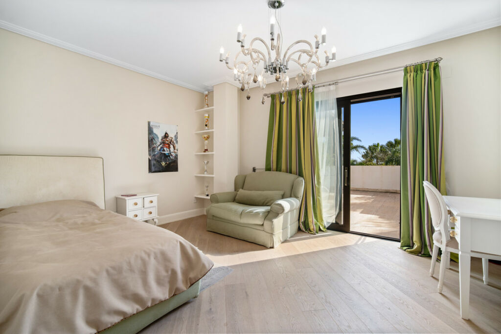 Detached Villa The Golden Mile Málaga - image 28
