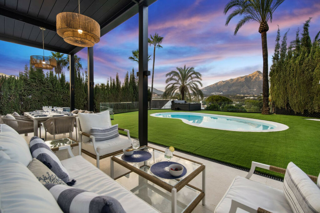 Detached Villa Nueva Andalucía Málaga - image 22