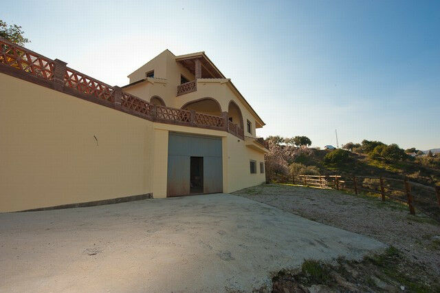 Detached Villa Comares Málaga - image 22