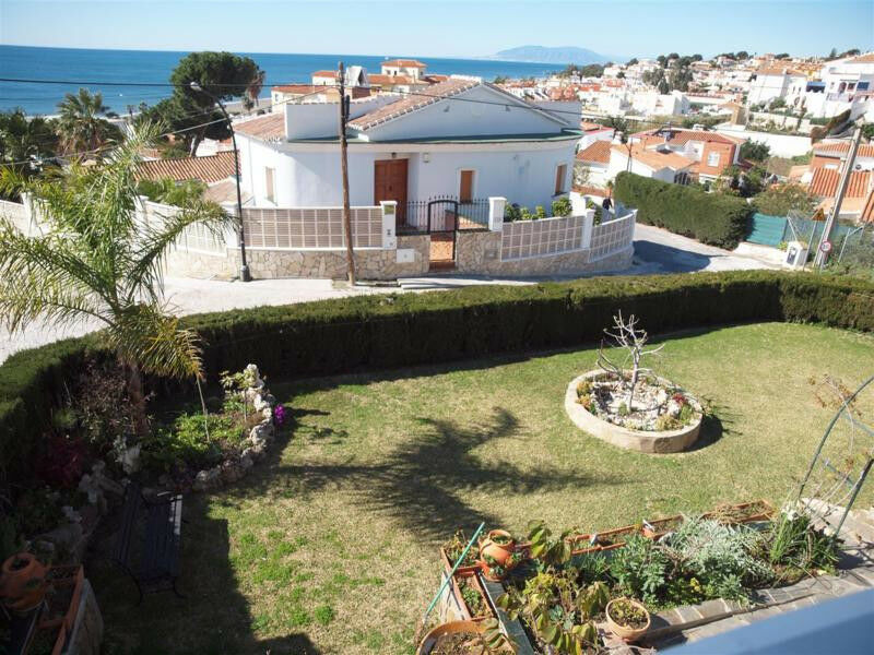 Detached Villa Benajarafe Málaga - image 23