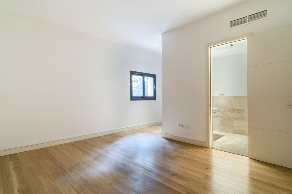 Detached Villa The Golden Mile Málaga - image 23