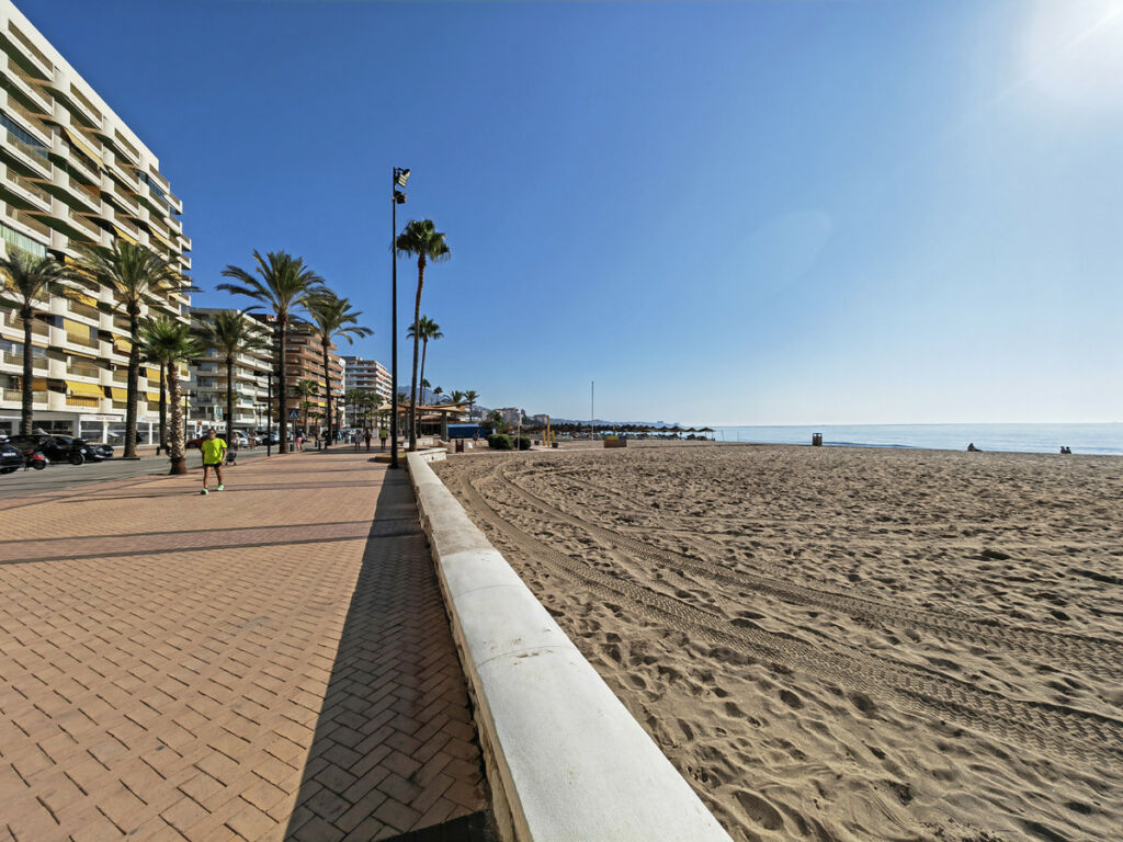Middle Floor Apartment Los Boliches Málaga - image 24