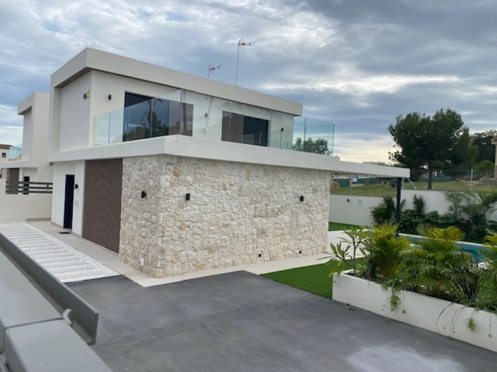 Detached Villa Lomas de Cabo Roig Alicante - image 24