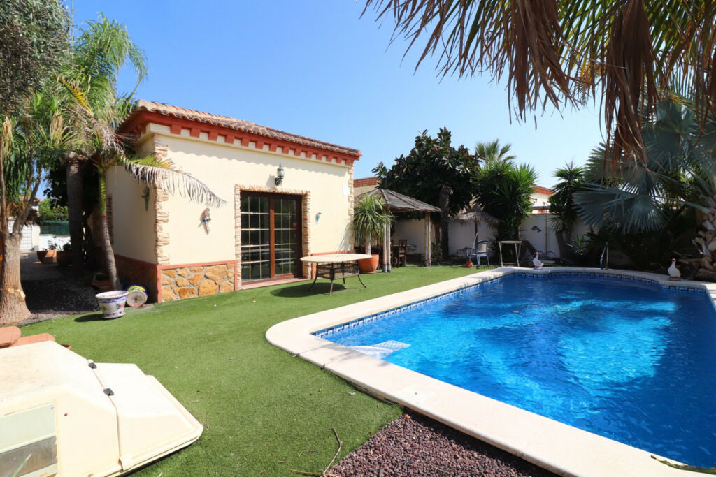 Detached Villa Formentera del Segura Alicante - image 24