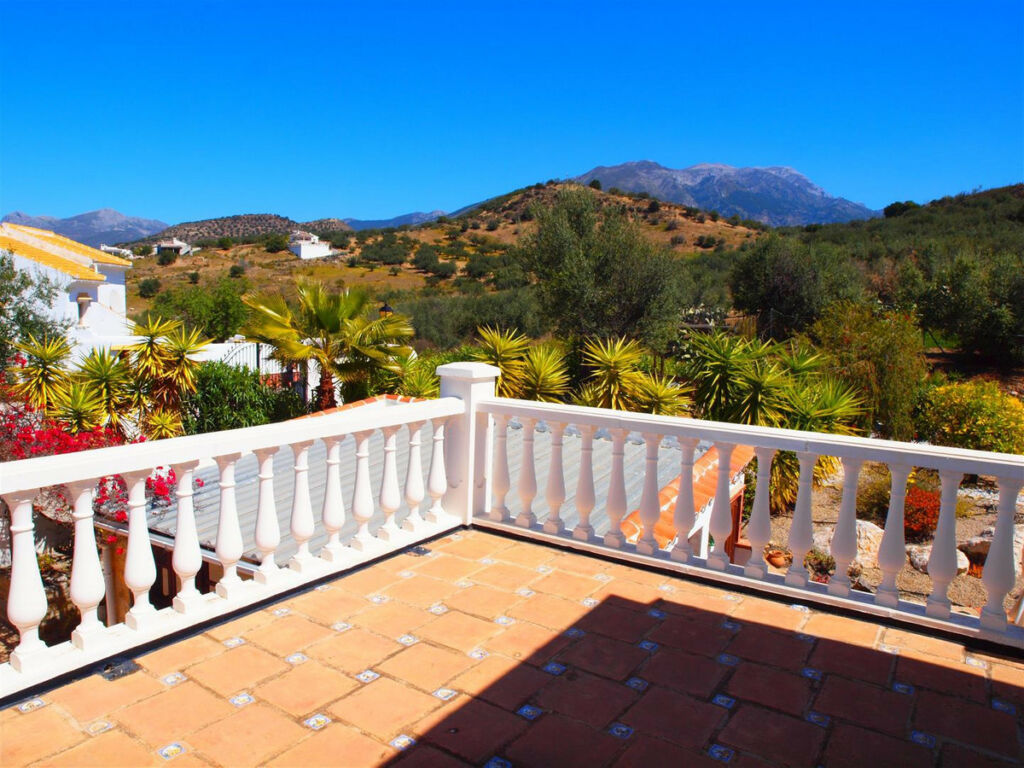 Detached Villa Viñuela Málaga - image 24