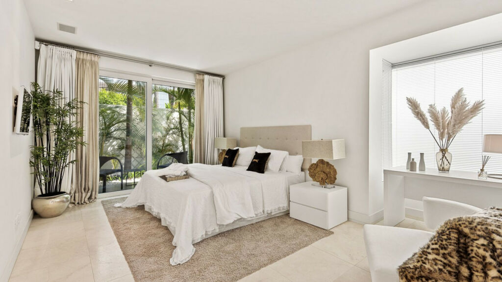 Detached Villa The Golden Mile Málaga - image 25