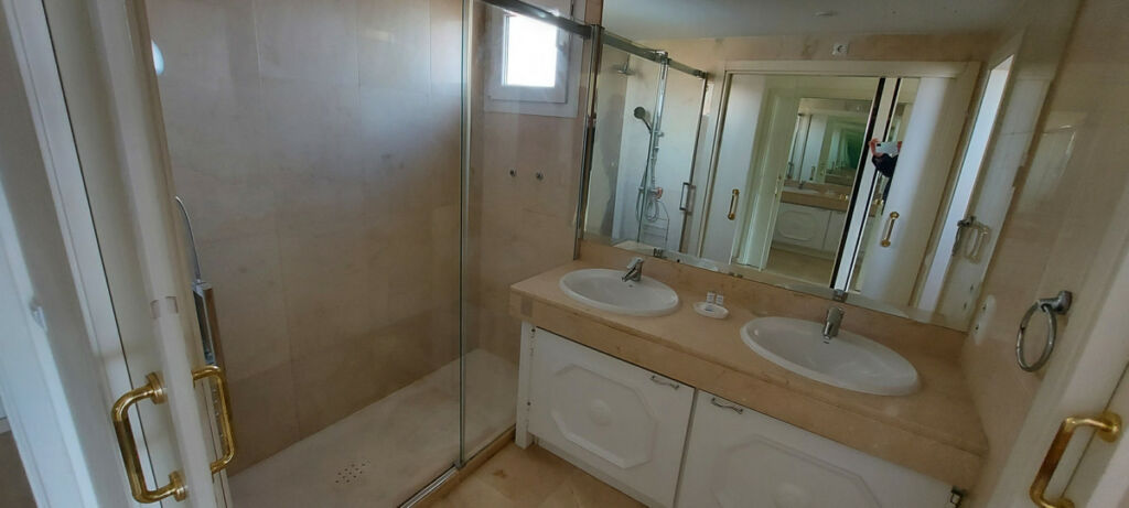 Middle Floor Apartment La Duquesa Málaga - image 25