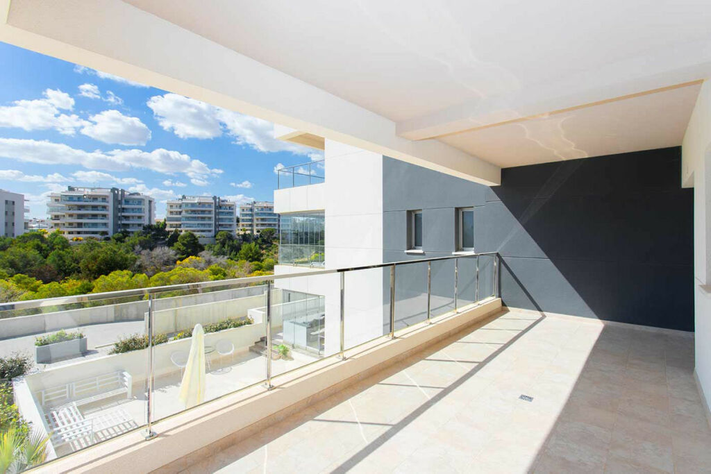 Middle Floor Apartment Villamartin Alicante - image 25
