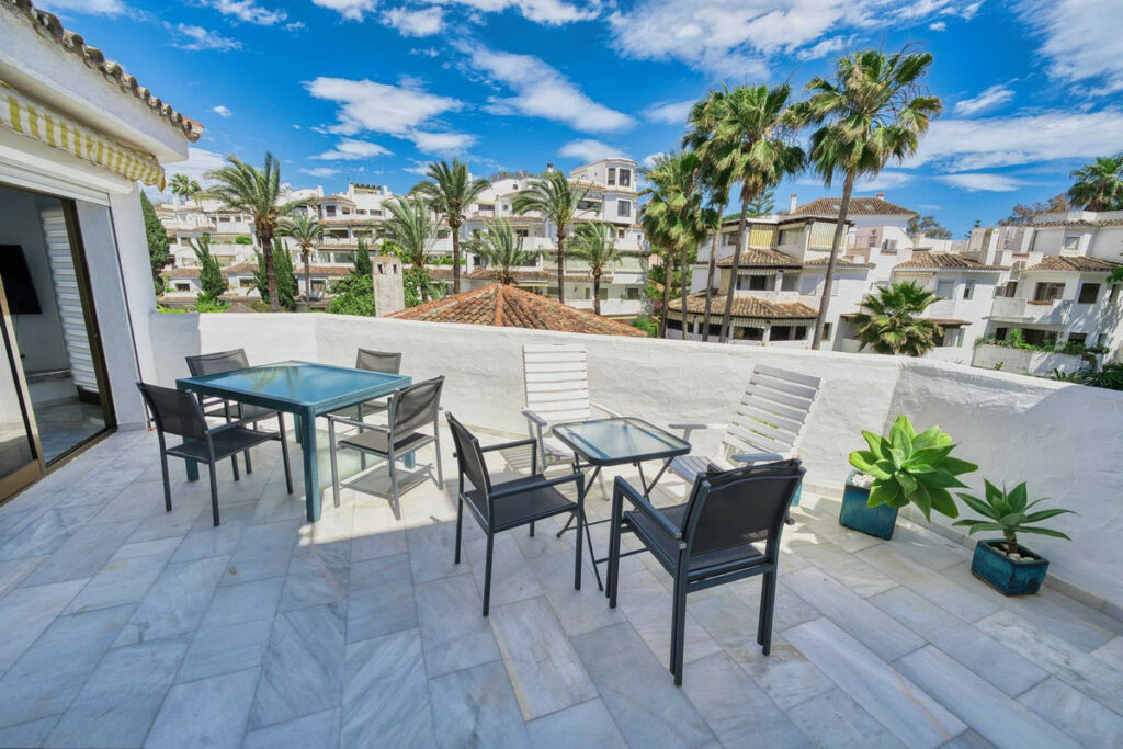 Middle Floor Apartment Elviria Málaga - image 3