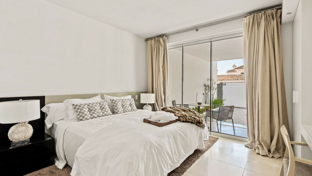 Detached Villa The Golden Mile Málaga - image 27