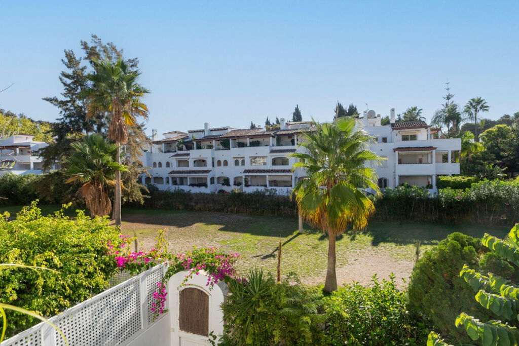Middle Floor Apartment Elviria Málaga - image 28