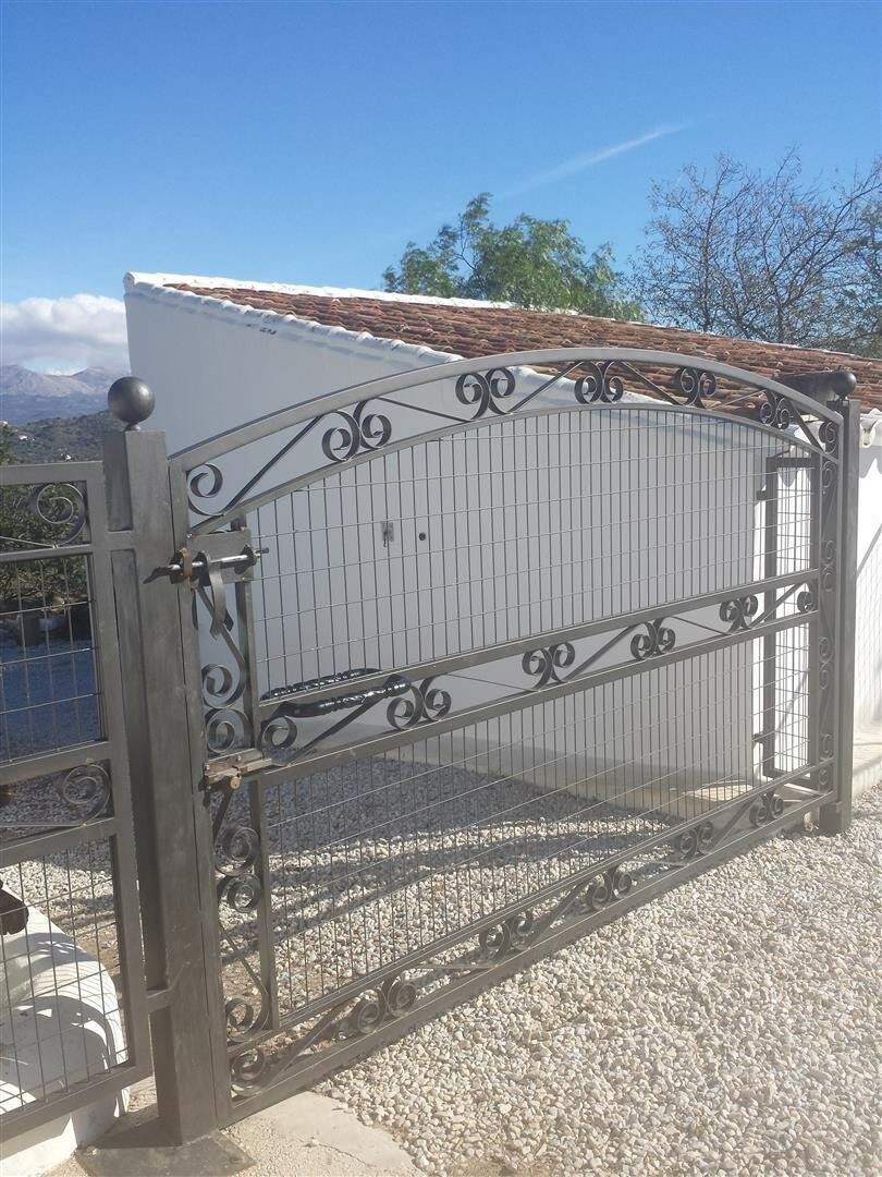 Detached Villa Riogordo Málaga - image 28
